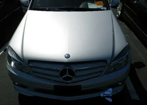 2009 Mercedes-Benz C300 4 Matic z USA, uszkodzony, nr VIN WDDGF81X19R085081